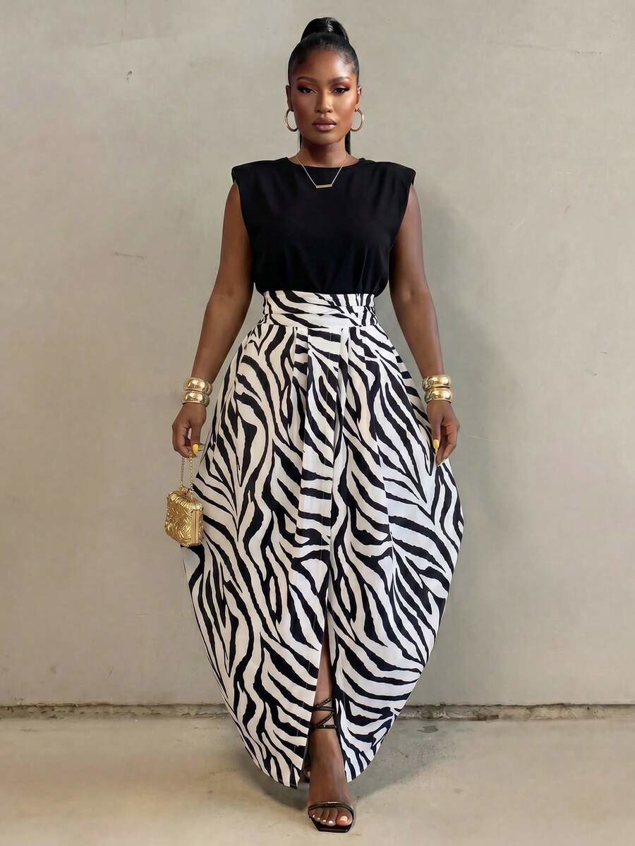 Plus Size Women's Asymmetrical Striped Pleated Skirt